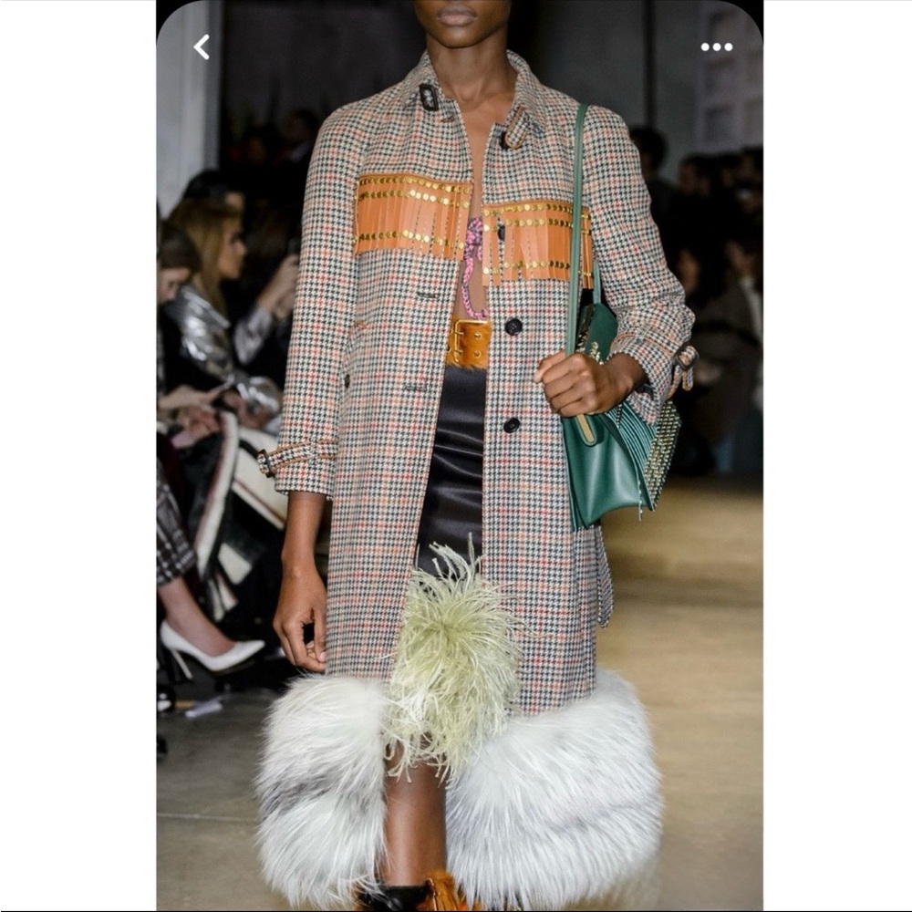 Stylish and rare Prada Fur-Trimmed Plaid Coat - Picture 3 of 6